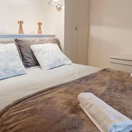Appartamento Cosy Piscine Vue Alpes Montana *