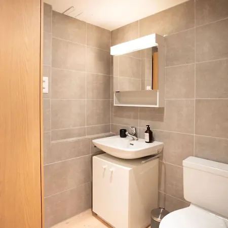 Appartamento Cosy Piscine Vue Alpes Montana